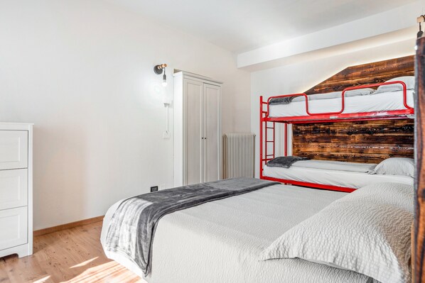 1 bedroom, WiFi, bed sheets