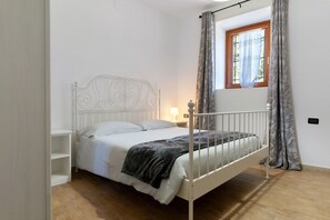 1 bedroom, WiFi, bed sheets - Apartment 'Ride Home 2' with Mountain View, Shared Garden and Wi-Fi (Commezzadura)