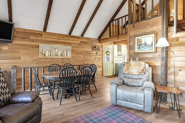 Televisión y chimenea 