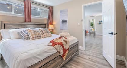 Bungalow in Quiet, Safe Neighborhood King-Bed Near Downtown LA and OT Pasadena !