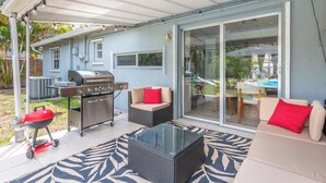 Terrace/patio - Coastal Oasis Home- Pool/Sleeps12/5min to HardRock (Hollywood)