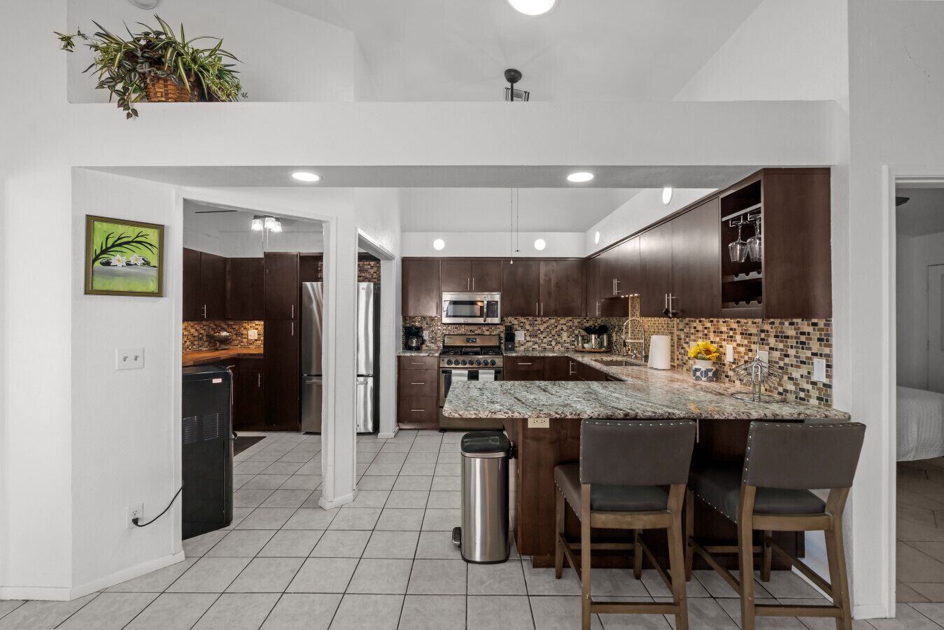 Geladeira, micro-ondas, fogão, lava-louças