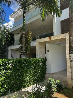 Exterior - Beachside Comfort • 2BR Condo w/ Pool & Terrace (Las Terrenas)