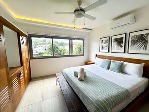 2 bedrooms, desk, iron/ironing board, WiFi