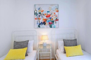 3 bedrooms, iron/ironing board, WiFi, bed sheets