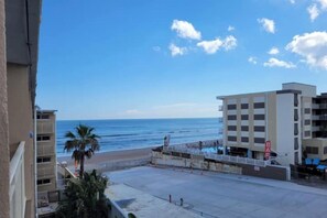Beach - Sunrise Shores ~ Oceanfront Complex ~ Pool Open (Daytona Beach)