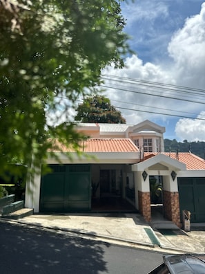 Fachada da propriedade
