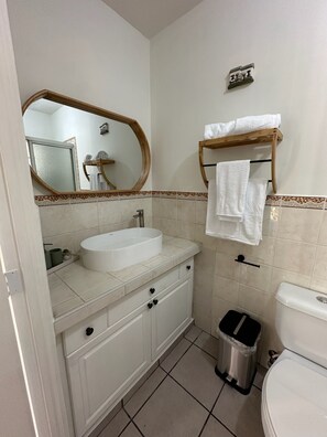 Standard Double Room | Bathroom - Casa Santa Elena Fuertevali (Antiguo Cuscatlán)