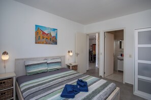 3 bedrooms, iron/ironing board, free WiFi, bed sheets