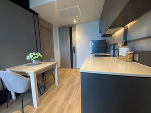 Apartment, 1 Bedroom, Accessible, Smoking | Interior