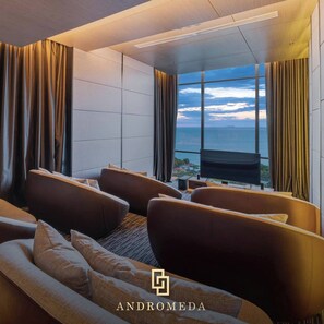 Apartment, 1 Bedroom, Accessible, Smoking | Living room