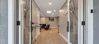 nice house W/big kitchen safe/quiet neighborhood/  Free Wifi/Laundry/Parkings