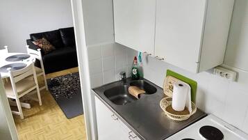 Apartment, 1 Bedroom, Hot Tub, Garden View | Interior