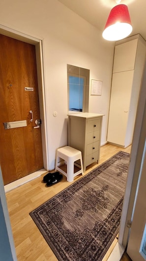 Apartment, 1 Bedroom, Hot Tub, Garden View | Interior