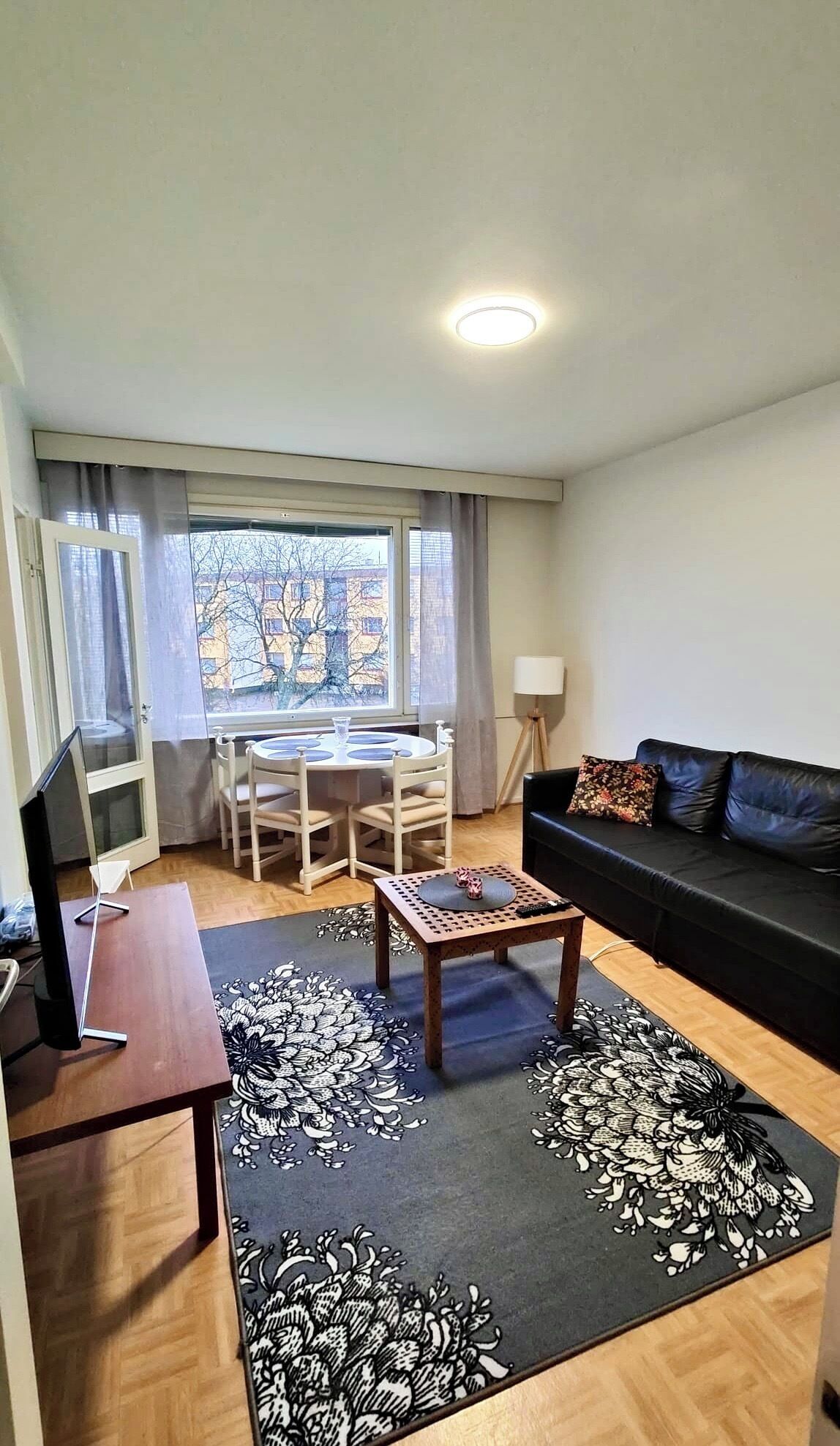 Apartment, 1 Bedroom, Hot Tub, Garden View | Living area