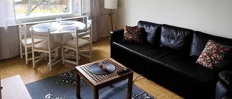 Apartment, 1 Bedroom, Hot Tub, Garden View | Living room