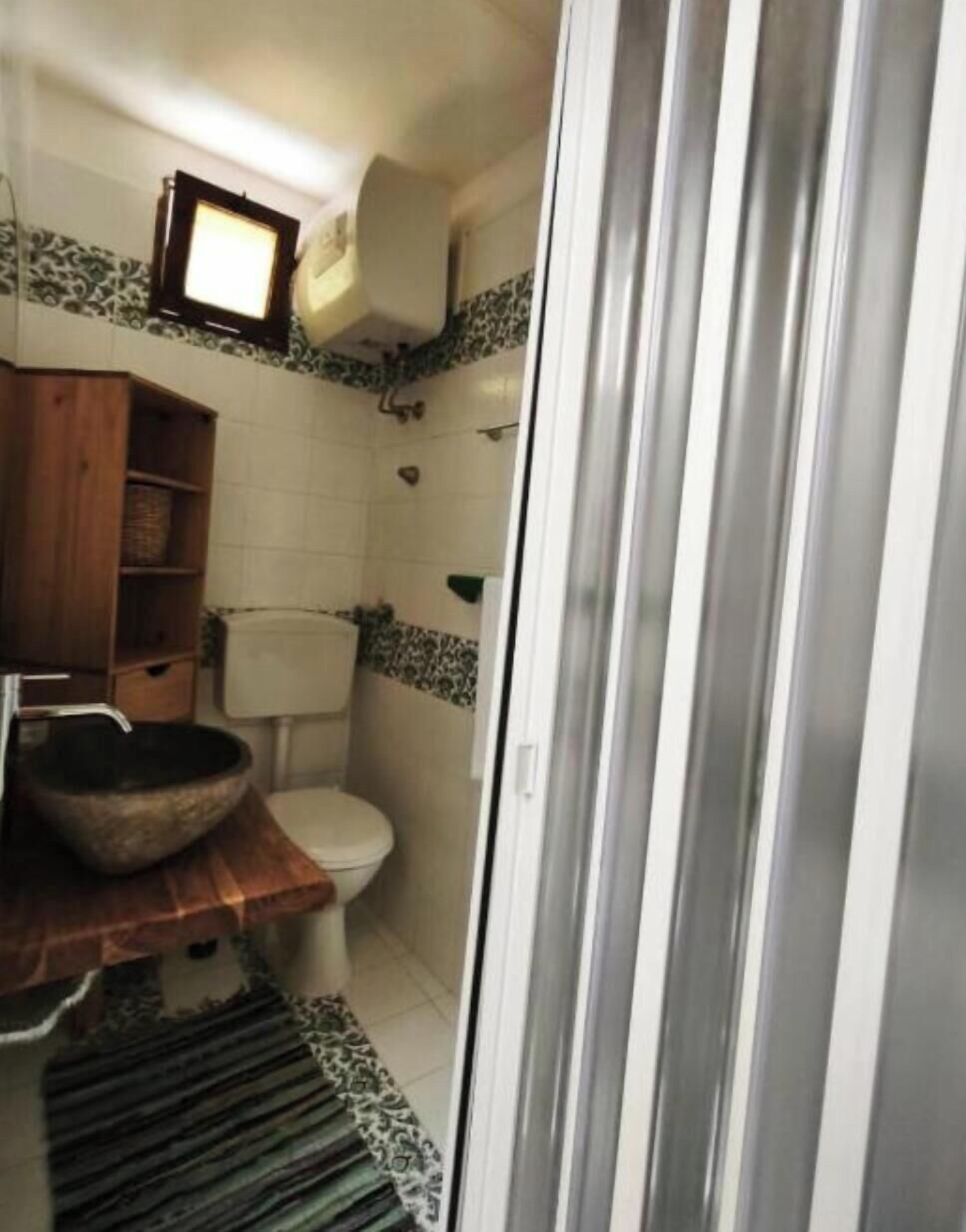 Asciugamani, sapone, shampoo, carta igienica