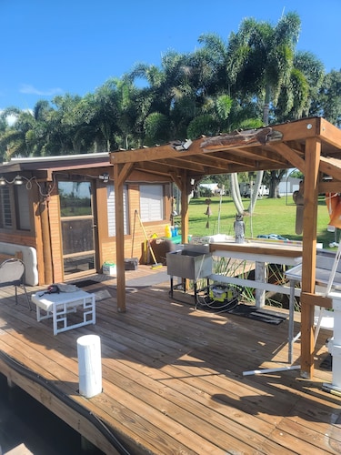 "OKEETIME"   fish golf  360 night up to 8,sleeps 16 pontoon xtra READ DETAILS ty