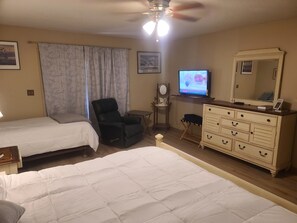 4 bedrooms, iron/ironing board, free WiFi, bed sheets