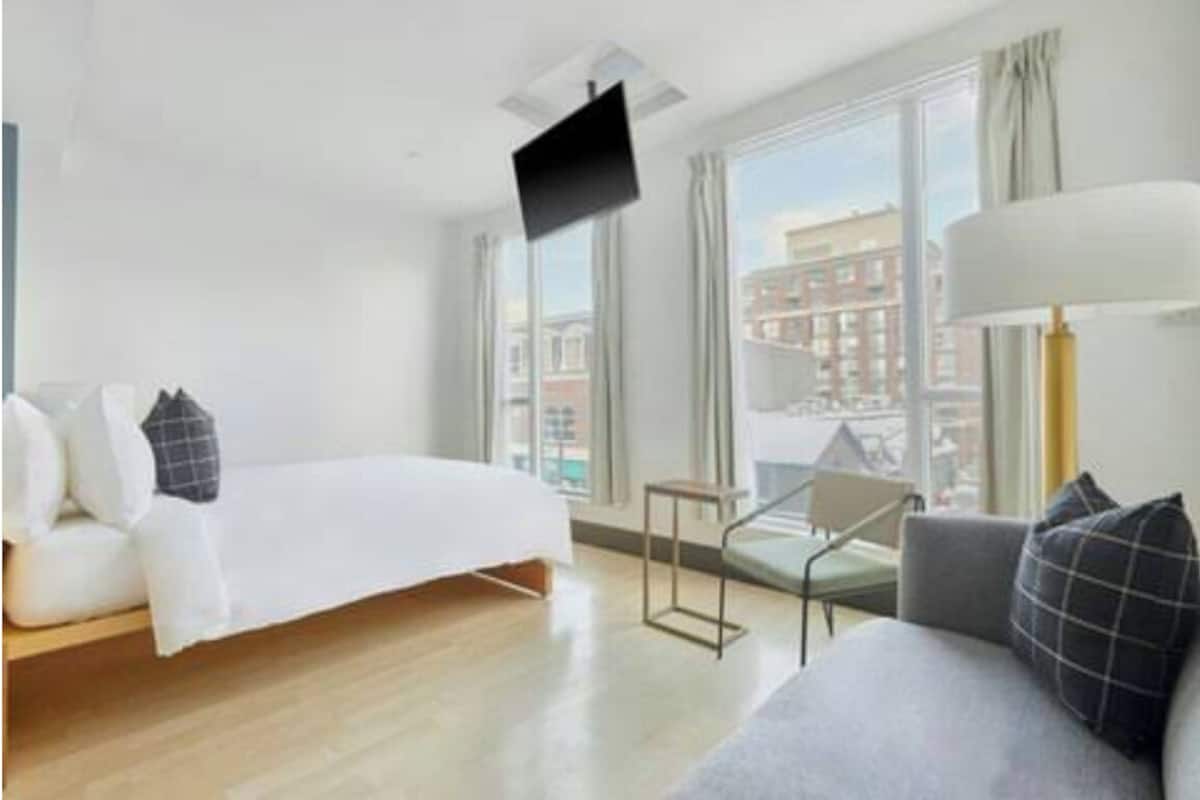 Deluxe Studio Suite, 1 Queen Bed, Non Smoking, City View | Blackout drapes, iron/ironing board, free WiFi