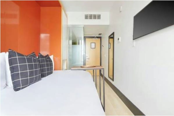 Studio, 1 Double Bed, Non Smoking, City View | Blackout drapes, iron/ironing board, free WiFi