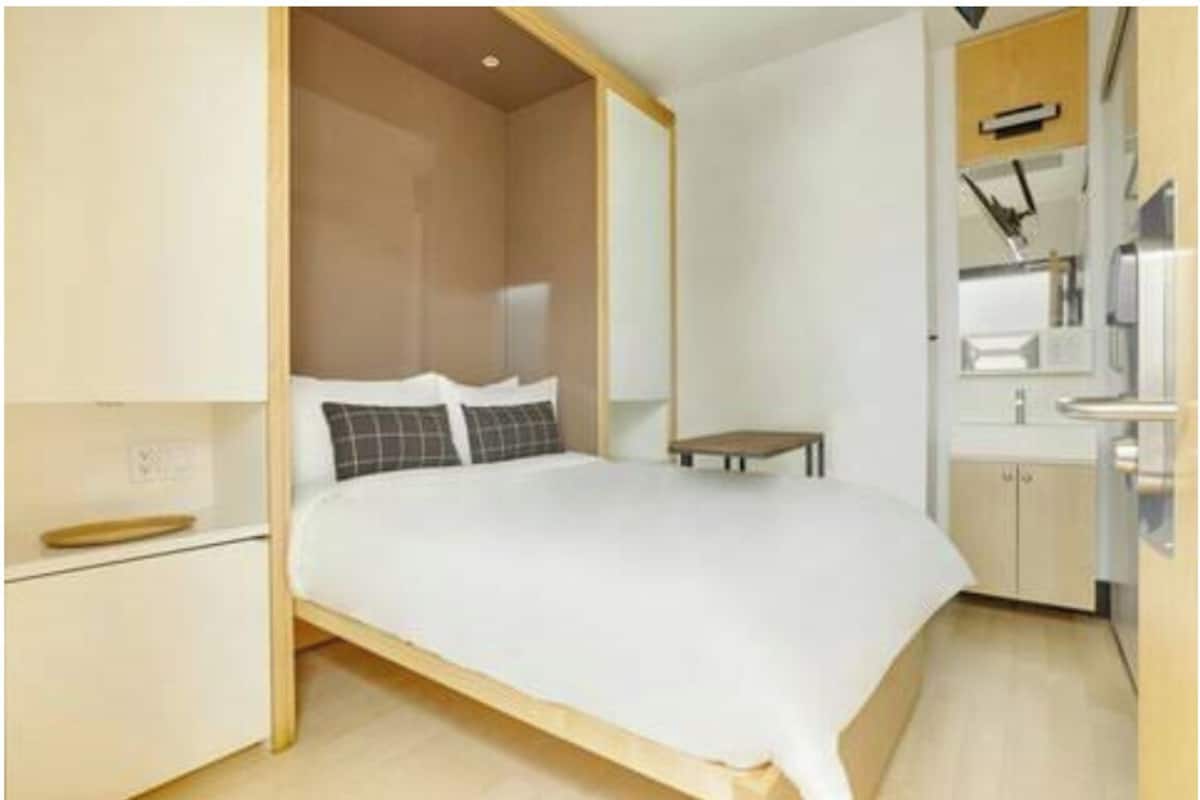 Room, 1 Double Bed, Non Smoking, Private Bathroom | Blackout drapes, iron/ironing board, free WiFi