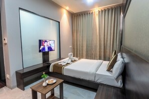 Deluxe Single Room | In-room safe, laptop workspace, iron/ironing board, free WiFi