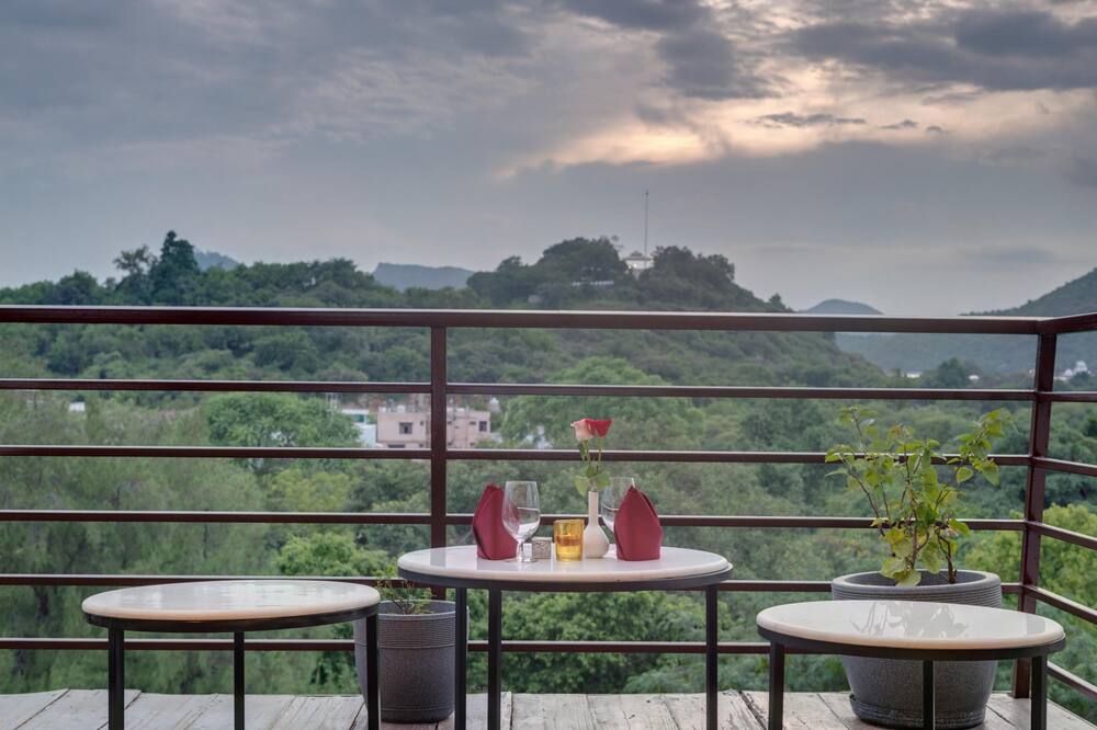 Hotel Apricot One Udaipur -Near Fateh Sagar Lake