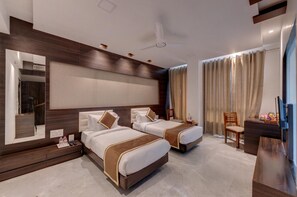 Deluxe-Doppelzimmer, 2 Einzelbetten, Haustiere gestattet | Hochwertige Bettwaren, Betten mit Memory-Foam-Matratzen, Minibar