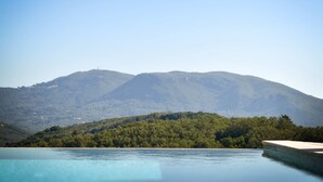 A clear view of a swimming pool with a mountain backdrop. - Pantokrator Private Pool Gem - Lux Villa in Corfu (Corfu)