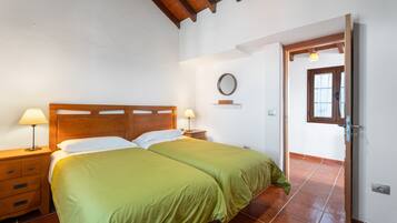 1 habitación, tabla de planchar con plancha, wifi y ropa de cama