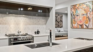 Fridge, cookware/dishes/utensils