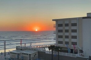 Beach - Sunrise Retreat - Sleeps 2 (Daytona Beach)