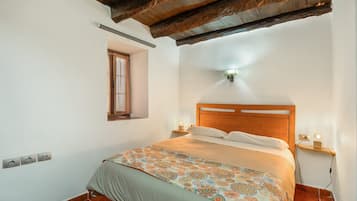 1 habitación, tabla de planchar con plancha, wifi y ropa de cama