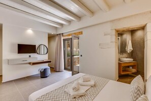 5 bedrooms, WiFi, bed sheets