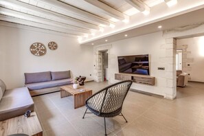Smart TV, mesa de ping pong