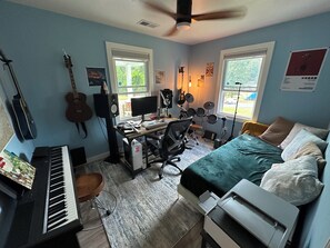 Interior - Cozy Family Home Near Liberty University & Downtown (Lynchburg)