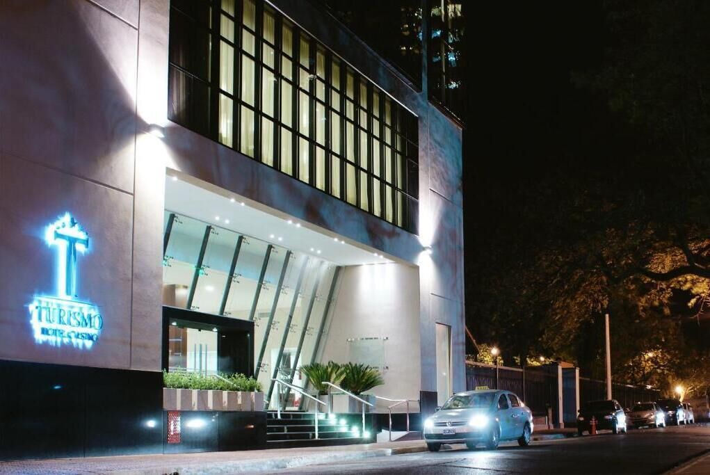 住宿正面 (夜晚)