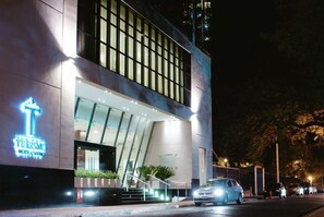 住宿正面 (夜晚)