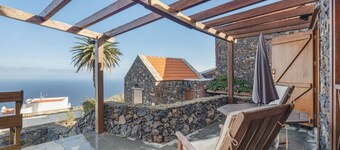 Country House 'El Moral' with Sea View, Shared Terrace and Wi-Fi