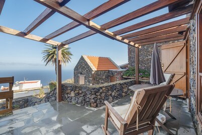 Country House 'El Moral' with Sea View, Shared Terrace and Wi-Fi