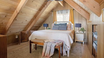 2 bedrooms, desk, iron/ironing board, WiFi