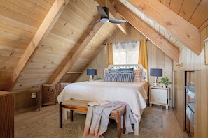 2 bedrooms, desk, iron/ironing board, WiFi