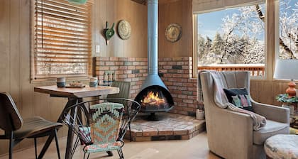 Vintage Fireplace, Views, Fully Fenced, Deck, BBQ
