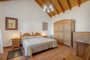 2 bedrooms, iron/ironing board, WiFi, bed sheets - Apartment 'El Ciruelo' with Sea Views, Shared Terrace and Wi-Fi (Valverde)