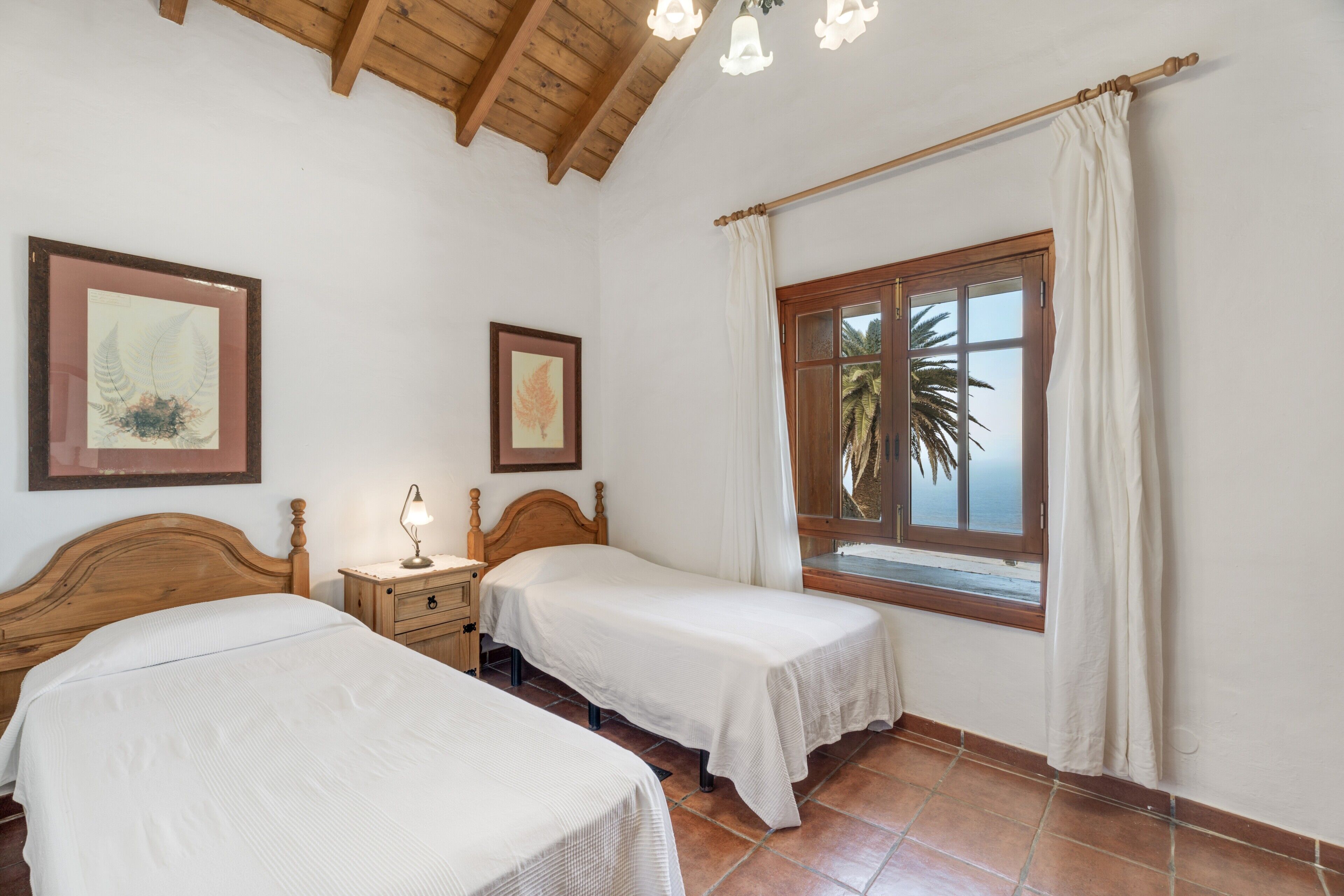 2 makuuhuonetta, silitysrauta/-lauta, Wi-Fi, vuodevaatteet