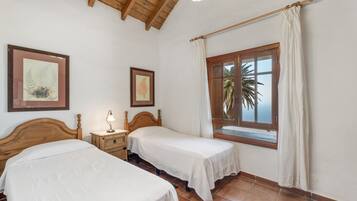 2 makuuhuonetta, silitysrauta/-lauta, Wi-Fi, vuodevaatteet