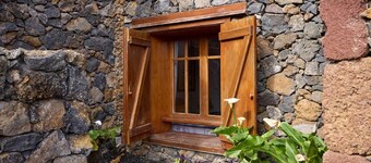 Apartment 'El Ciruelo' with Sea Views, Shared Terrace and Wi-Fi