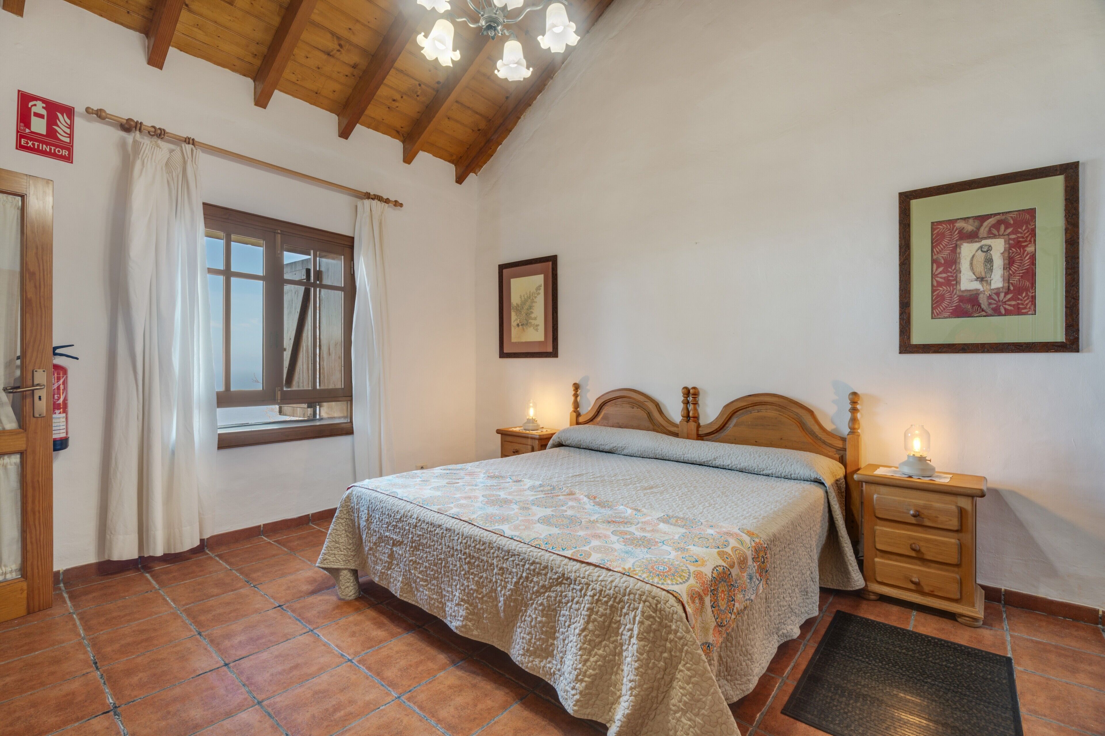 2 slaapkamers, een strijkplank/strijkijzer, wifi, beddengoed