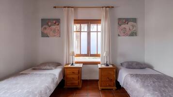 2 dormitoris, planxa i posts de planxar, wifi i roba de llit